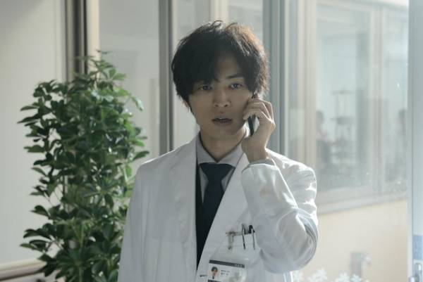 “精神科医”桐山漣、中田秀夫監督も唸る演技を披露…『貞子』新場面写真