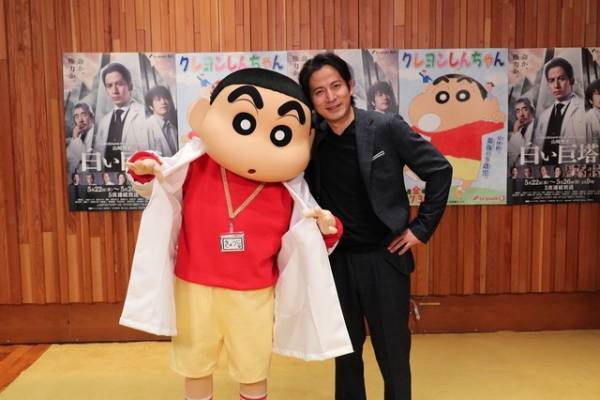 “財前”岡田准一、「クレしん」初登場でしんちゃんの部下に!? 「白い巨塔」コラボ実現