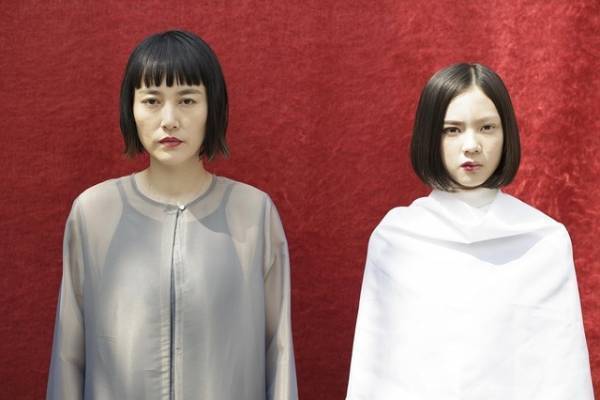 菊地凛子＆西田尚美ら、不穏な母親たち解禁…『ウィーアーリトルゾンビーズ』