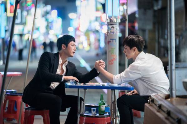 ジュノ「兄貴も好きだ」チャン・ヒョクとのブロマンスに注目！「油っこいロマンス」