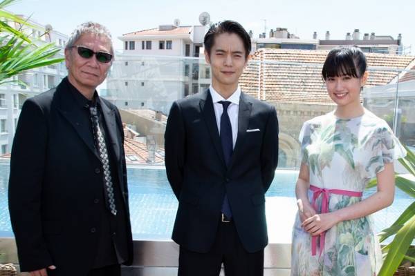 窪田正孝、初カンヌに「感無量」三池崇史監督らと記者発表に登場『初恋』