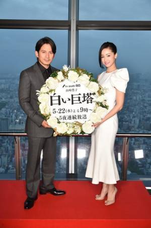 岡田准一、沢尻エリカとの濃厚ラブシーンふり返り「すべて受け止めてくれました」