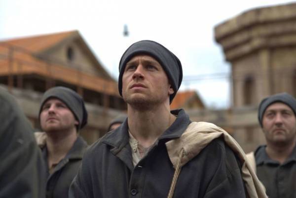 チャーリー・ハナム、ラミじゃなきゃ「俺も出演しない」不屈さでタッグ叶える『パピヨン』