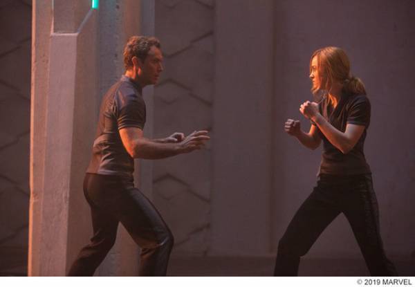 『キャプテン・マーベル』8分超え本編映像！ブリーvsジュードの格闘シーンに注目