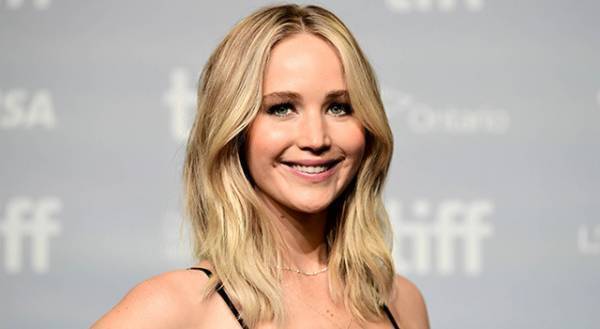 ジェニファー・ローレンス、婚約者について初めて語り「最高の人」