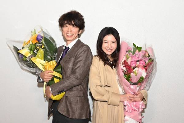 吉高由里子、“上司”ユースケ・サンタマリアとクランクアップ！ 「幸せでした」