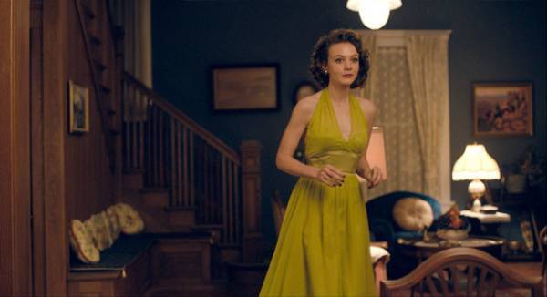 キャリー・マリガン、60’Sドレスで“チャチャチャ”…『ワイルドライフ』ダンスシーン