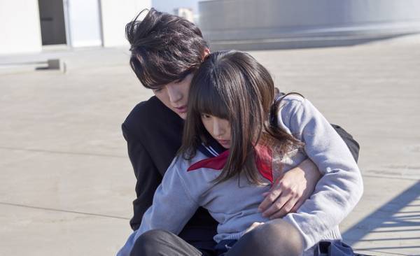 間宮祥太朗、“死にたがり”桜井日奈子を抱き止める！『殺カレ死カノ』初映像