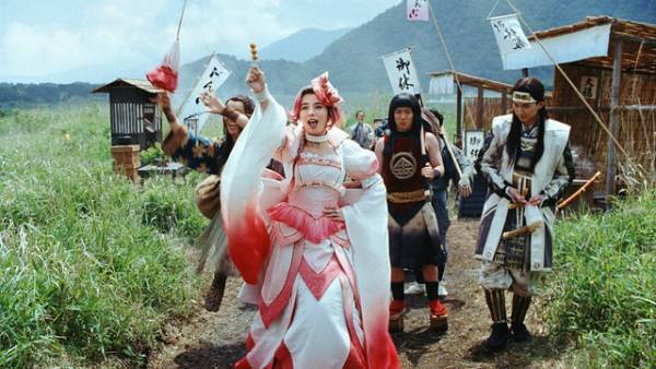 “親指姫”池田エライザが歌って踊る！「三太郎」初のミュージカルCM登場