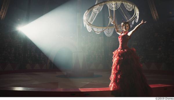 “サーカスの看板スター”エヴァ・グリーンは高所恐怖症!? 『ダンボ』独占映像　