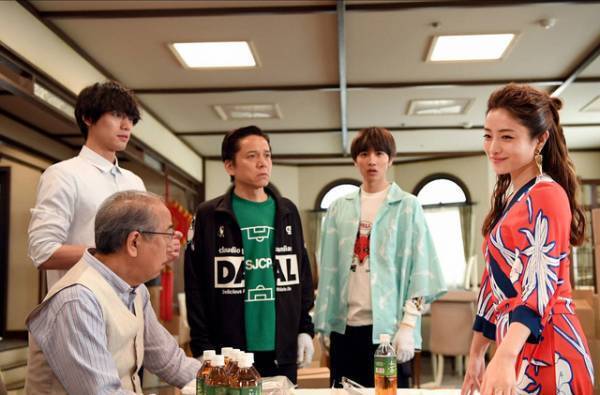 石原さとみの衣装に「見てるだけでも楽しい」、あの“芸人”の出演も話題に…「Heaven？～ご苦楽レストラン～」