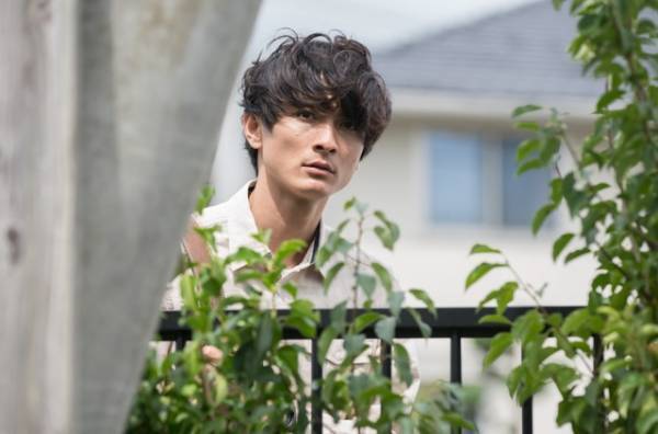 高良健吾が彼女の家に…水川あさみら鑑賞コメントも『アンダー・ユア・ベッド』本編映像