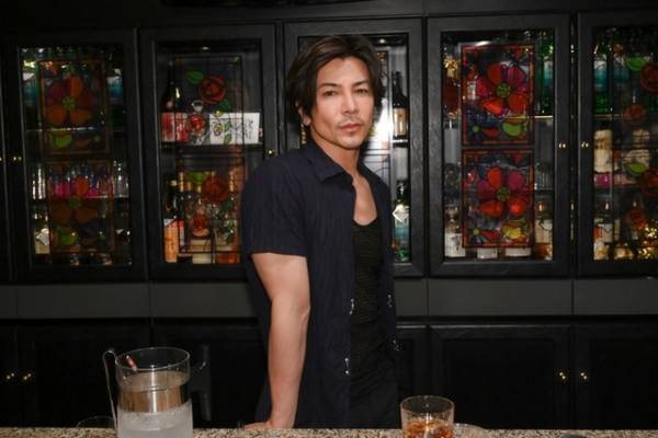 武田真治、スナックのママに挑戦！ 高橋一生にアドバイスも「凪のお暇」