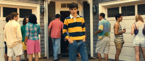 ティモシー・シャラメ、90’sカルチャーに染まる！『ホット・サマー・ナイツ』新カット解禁