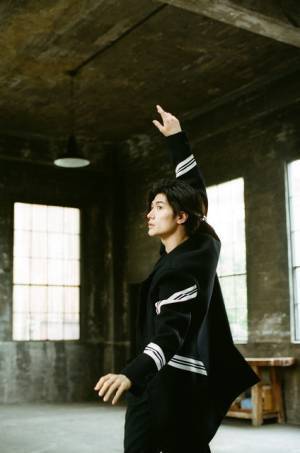 三浦春馬、アドリブのコンテンポラリーダンスも！「TWO WEEKS」主題歌MV公開