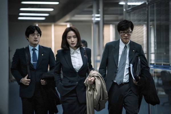 『タクシー運転手』『新聞記者』に連なる国の背信描く！『国家が破産する日』公開決定