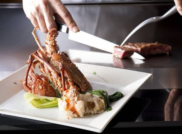 【ディズニー】イセエビと米沢牛を22階の絶景とともに！贅沢鉄板焼ランチ浦安ブライトンホテル