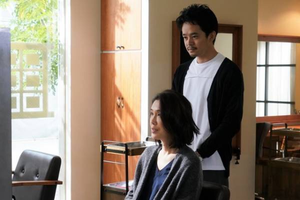 筒井真理子×池松壮亮、美容室で意味深な会話…『よこがお』冒頭映像