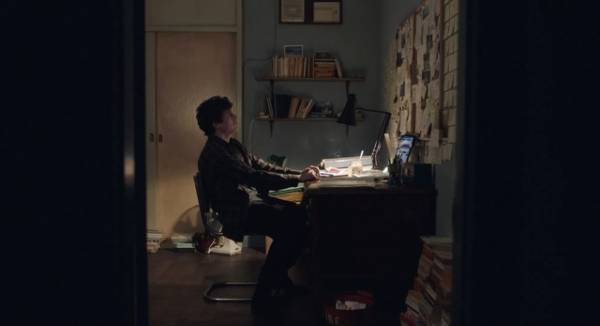 アナイリン・バーナードのお部屋へようこそ!? “シニカル萌え”な特別映像入手