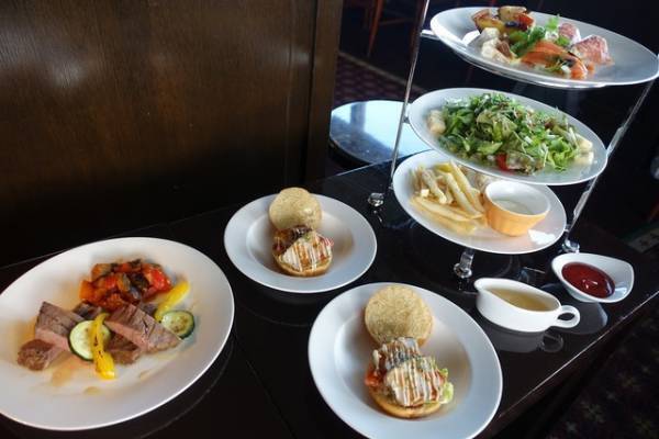 【ディズニー】約60種類の飲み放題も！ブライトンで最強コスパの肉活