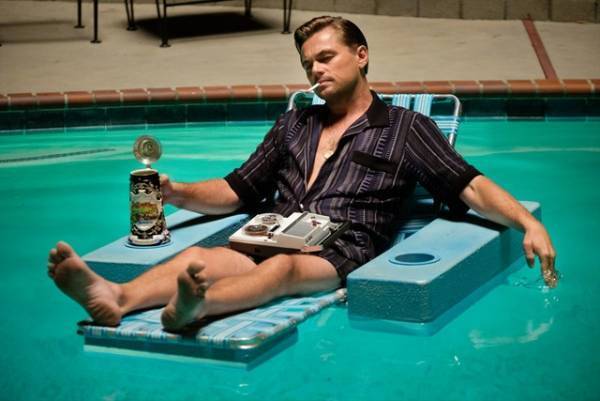 「レオがキュート！」全米の心を鷲づかみ!? 泣き虫で小心者の“落ち目俳優”カット入手