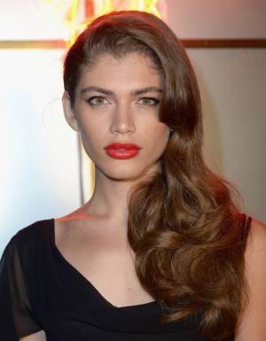 ヴィクトリアズ・シークレット、初のトランスジェンダーモデルを起用