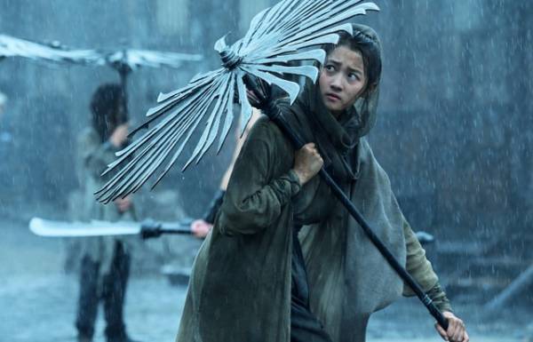 傘が鋭い武器に！「リアルに描く」“生身”の圧倒的迫力映像『SHADOW／影武者』