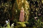 エル・ファニング、『眠れる森の美女』ピンクのドレスで『マレフィセント2』に登場！