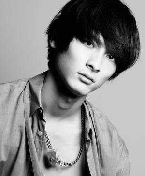 高良健吾が教師役で出演！ 池田エライザ初監督『夏、至るころ』　