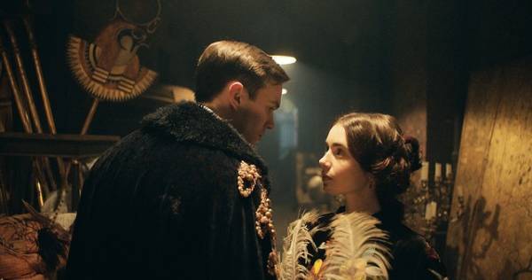 リリー・コリンズ『トールキン』出演に「妙な縁」？ ニコラス・ホルトと対談