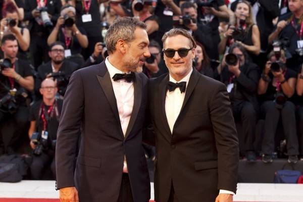 ホアキン、ジョーカーは「愛を求めている」ヴェネチア降臨“悪のカリスマ”に絶賛の嵐