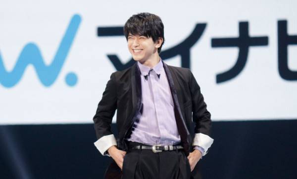 【第29回東京ガールズコレクションA/W】吉沢亮のサプライズ登場＆スマイルにファン歓喜