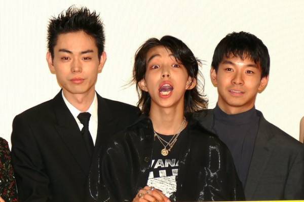 YOSHI「体でFeelして！」菅田将暉＆仲野太賀らも登場『タロウのバカ』舞台挨拶