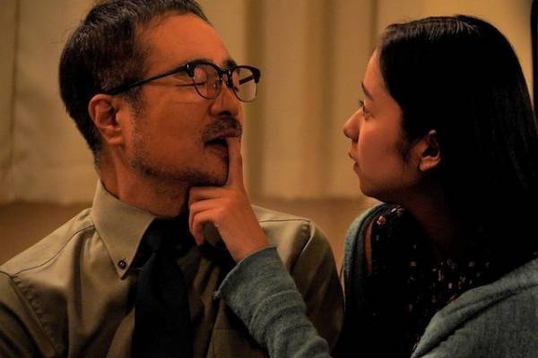 堀田真由、松尾スズキを翻弄…小悪魔垣間見える場面写真『108』