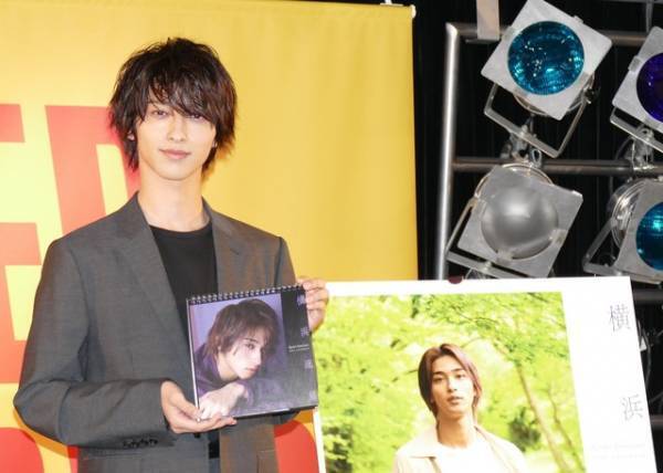 横浜流星、ピンク髪は「ハゲ覚悟」　普段は見せない“美しい背筋”もアピール！