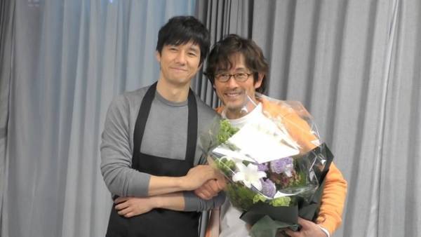 西島秀俊、熱い“抱擁”クランクアップも「寂しい」連発 「きのう何食べた？」メイキング映像