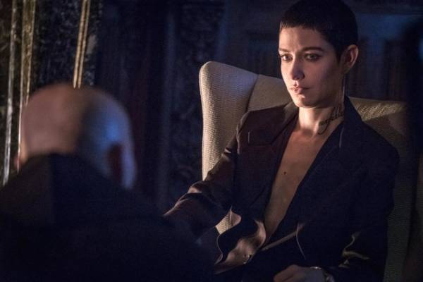 キアヌが大抜擢！『ジョン・ウィック』で注目の “ノンバイナリー”俳優に迫る