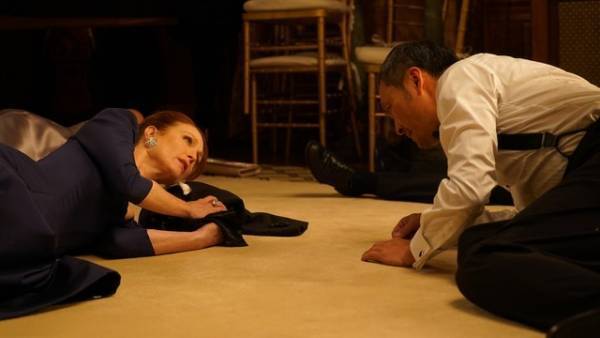 ジュリアン・ムーア×渡辺謙、歌声きっかけに生まれる心の交流『ベル・カント』予告