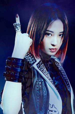 広瀬すず、ピンク髪のデスメタル女子に『一度死んでみた』初映像＆ポスター