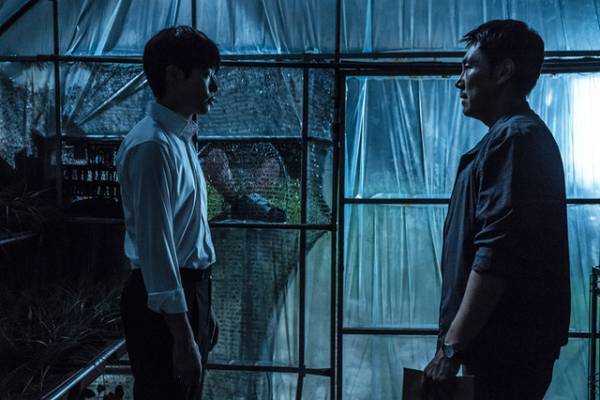 是枝監督も注目の俳優リュ・ジュンヨル、“過去”に迫る『毒戦』本編映像