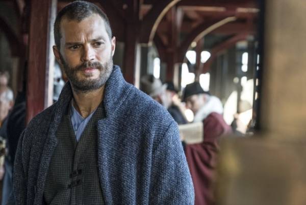 ジェイミー・ドーナンのワイルドな魅力炸裂 タロンの恋敵に『フッド：ザ・ビギニング』