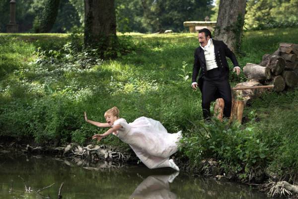 メラニー・ロランの“沼ポチャ”シーン解禁「喜劇を演じるのはスポーツと同じ」