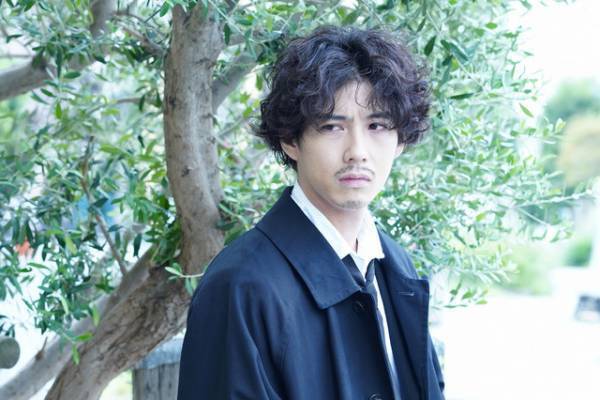 早速“考察合戦”始まる…賀来賢人主演「ニッポンノワール ―刑事Yの反乱―」1話