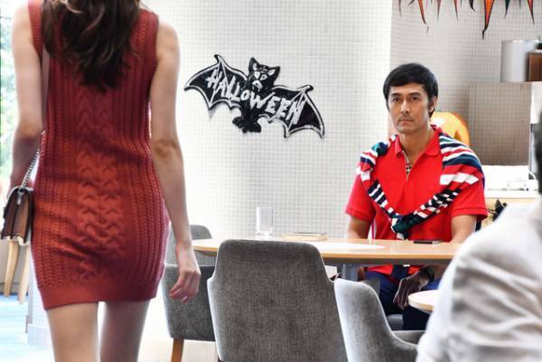 阿部寛、80年代風デートファッションに「溢れるメンズノンノ感」…「まだ結婚できない男」第2話