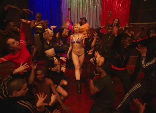 プロダンサー22人、中毒性ある圧巻の狂舞『CLIMAX クライマックス』本編映像