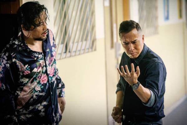 ドニー・イェン、熱血家庭訪問＆護身術指導…規格外の授業開始『スーパーティーチャー』予告