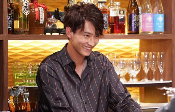 清原果耶の“涙”と杉野遥亮のバーテン姿に視聴者注目…「俺の話は長い」2話