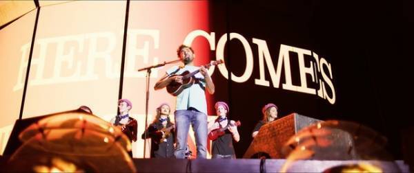 エド・シーランのライブ会場で撮影『イエスタデイ』クライマックスメイキング映像入手