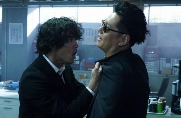 井浦新演じる才門の“愛読書”に「私物？」の声、ED考察も…「ニッポンノワール」2話