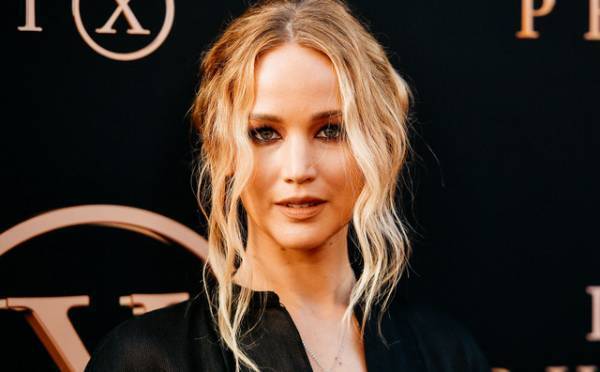 ジェニファー・ローレンスが挙式　エマ・ストーン、アデルらが出席